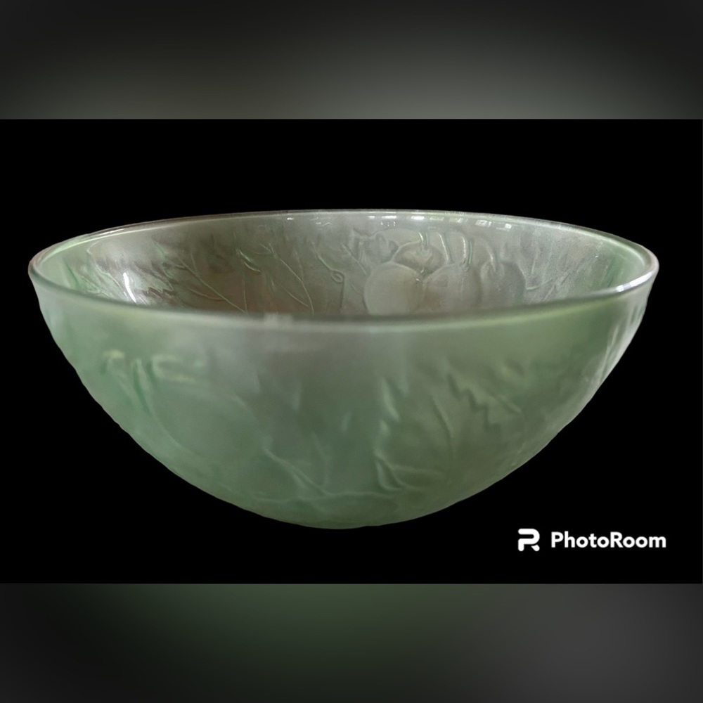 Frosted Green Glass Bowl Grapes & Leaves 11”diameter 4”high NEW (other)